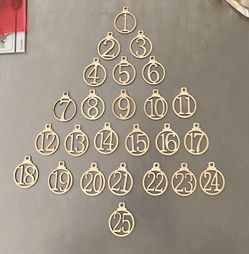 Wood ornament Christmas count down (read info)