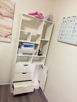 White cabinet/bookcase
