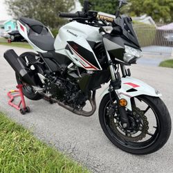 Kawasaki Z400 