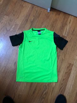 Youth boys Nike Dri-Fit shirt size Large