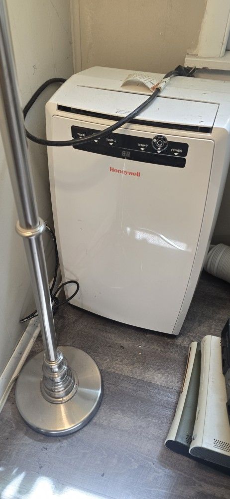 Portable A/C . Missing Attachments For Exhaust