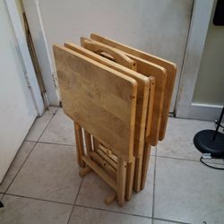 Set Of 4 Wood Tables With Stand $40 Cash 