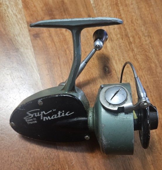 RARE Vintage Fishing Reel
