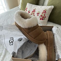 Brand New Never Worn Size 11 UGG Tazzlita Slippers