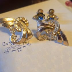 Screw back style earrings