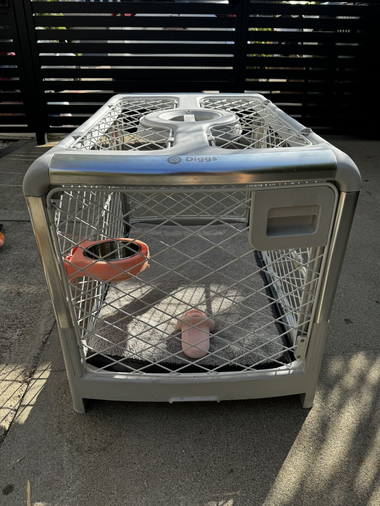 Diggs - Revol Medium Dog Crate + Addons