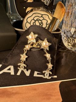 CC Star Earrings 