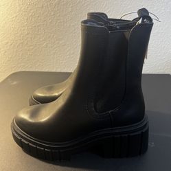 $35 Wild Fable Women's Black Sterling Chelsea Boots Size 7