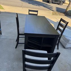 Dining room set. Includes the table and 4 chairs.
