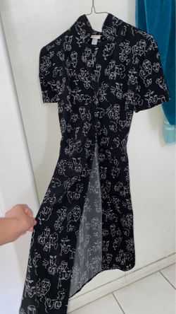 Small dress (a bit above the knees)