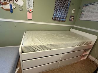 IKEA slakt twin bed with drawers