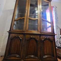 Beautiful Vintage Stanley Furniture French Provincial Hutch