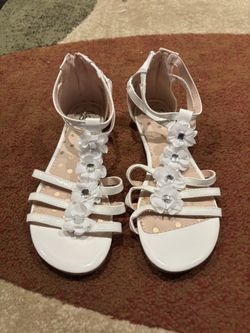 SO Memory Foam Girls White Sandals Size 5 With Flowers