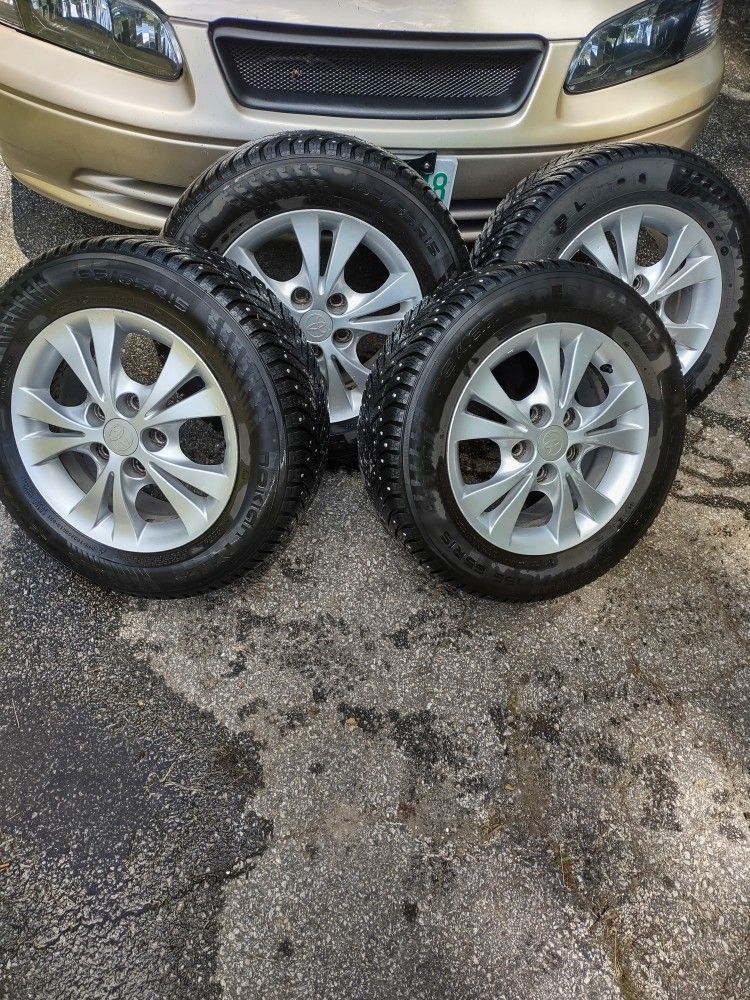 195/65/15 studded nokians mounted on 5x114.3 Toyota rims