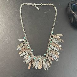 FEATHERED NECKLACE 