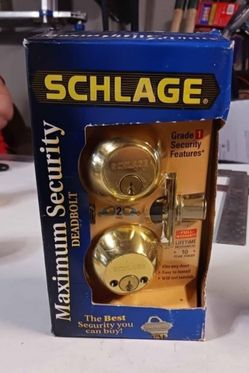 SCHLAGE MAXIMUM SECURITY DEADBOLT BRASS