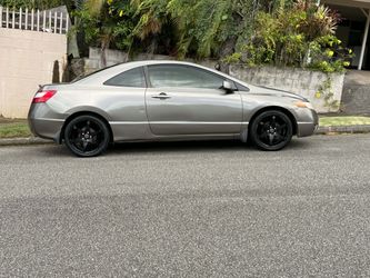 Honda Civic Coupe – Gray with Black Rims