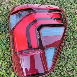 2024-2025 ford f150 Raptor LED tail light cracked