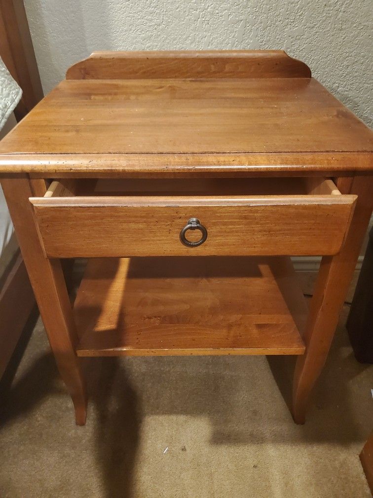 Ethan Allen Country Crossings End Table/ Night Stand Maple Wood