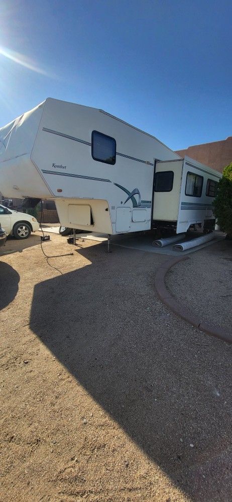 2000 Komfort Travel Trailer 27 Ft 5th Wheel