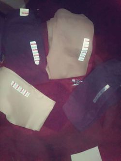 I have 4 brand new pair of old navy pants 3 of them are for kids size 14 and 1 is a 32 for grown ups I'm asking 10 a piece for the kids pants and 20