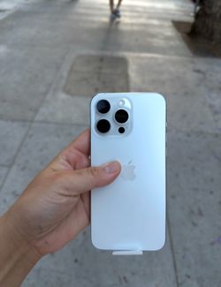 iPhone 15 Pro Max 256GB White Titanium - Unlocked