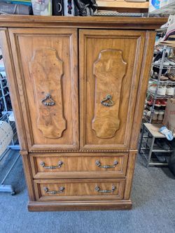 Chest of drawers with doors