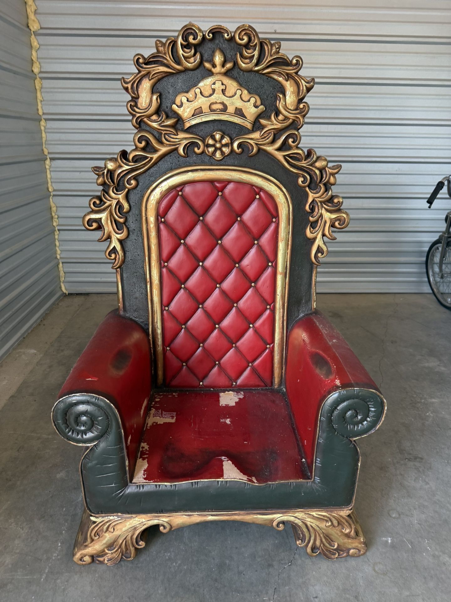 Santa’s Throne Dime size chip on seat , we just pulled it out of a storage unit. You can see the cardboard on the surface of the seat from a couple bo