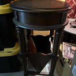 End Table /magazine Table 