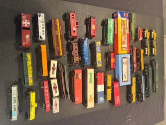 HO Scale Trains Lot.  8 Powered Engines , 3 Dummies, 26 Cars.  Tested.