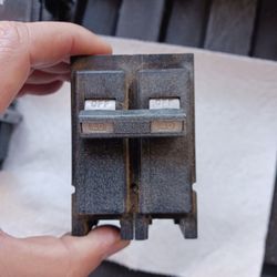 40 Amp 2 Pole Cuttler Hammer Breaker