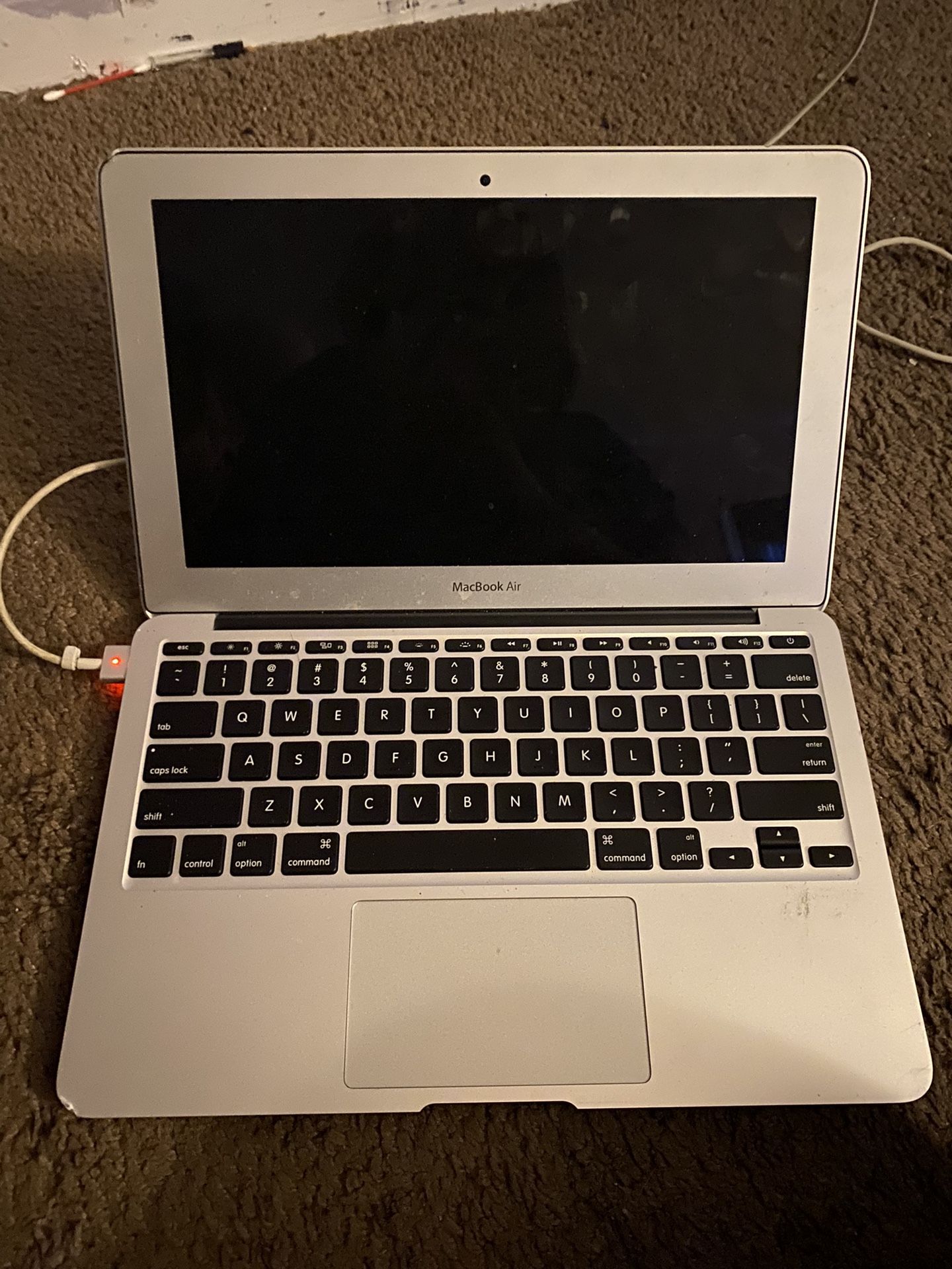 MACBOOK