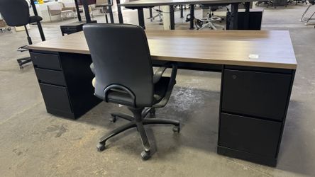 Steelcase Double Pedestal Desk 84″