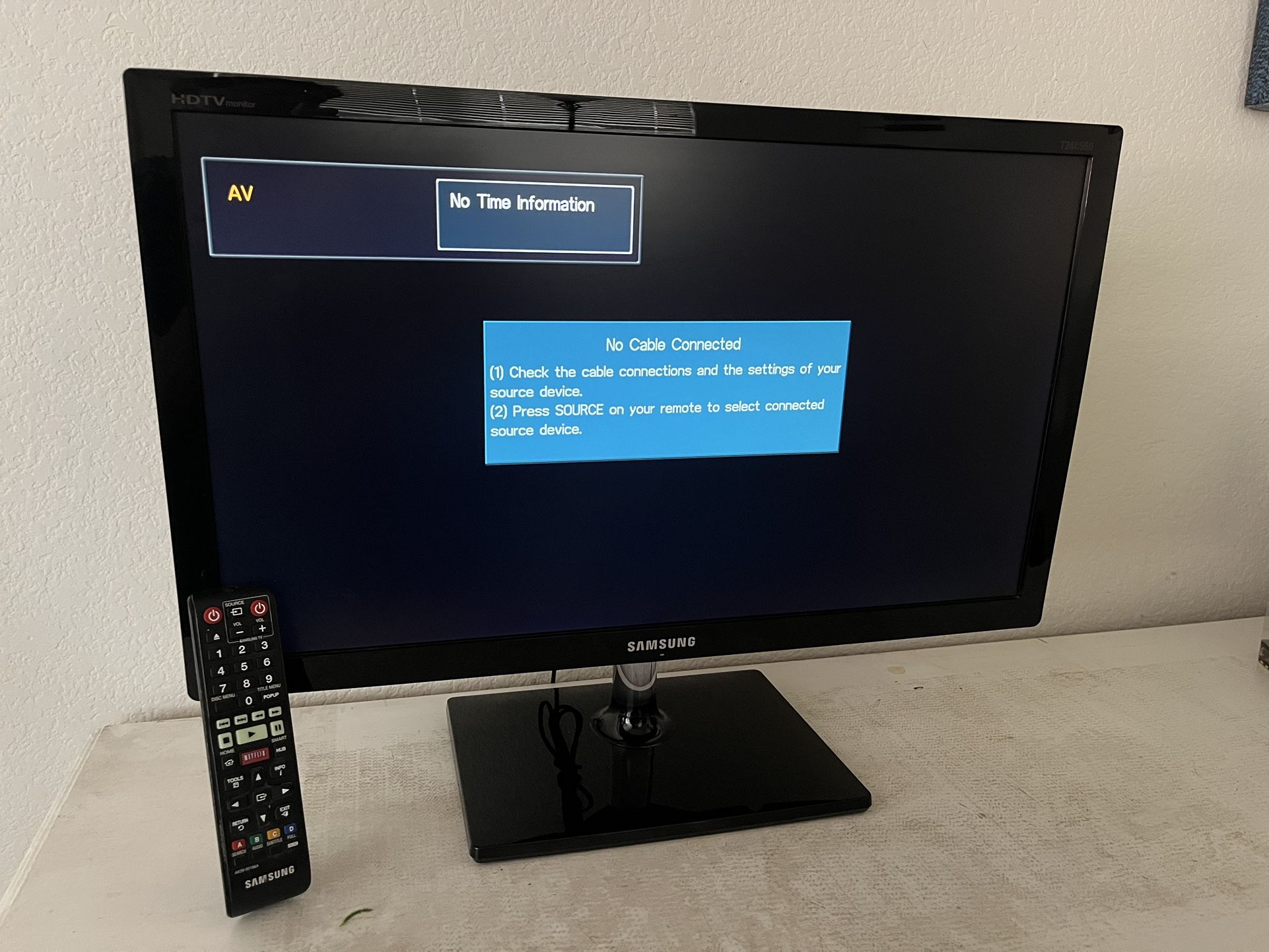 Samsung 24 Inch HDTV Montitor / 2 HDMI / USB / PC DVI / Firestick Roku