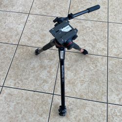 MANFROTTO 055 Tripod With MVH502AH HEAD