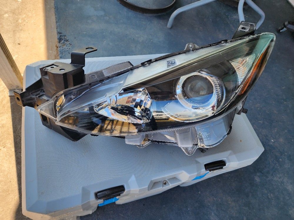 Mazda 3 2016 Rt Headligth