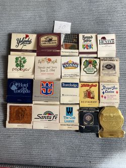 A vintage lot of matchbooks featuring logos from US hotels, casinos, and restaurants.