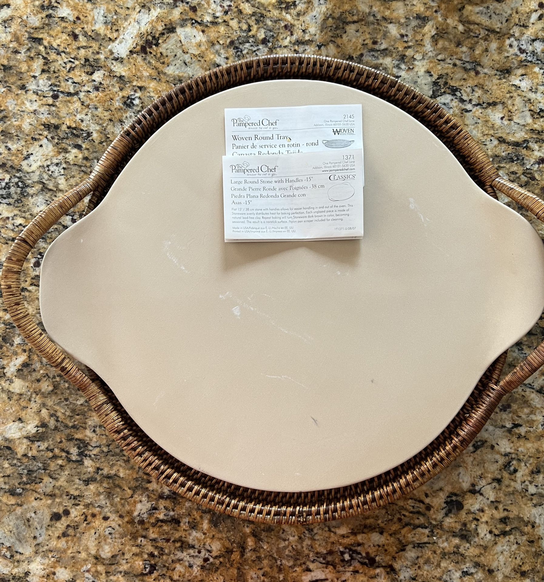 Pampered Chef Large Round With handles - 15”