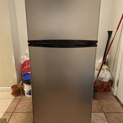 Thomson 7.5 Cu. ft. Refrigerator