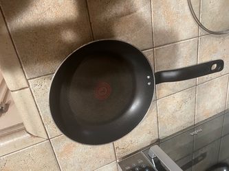 Selling this two pans