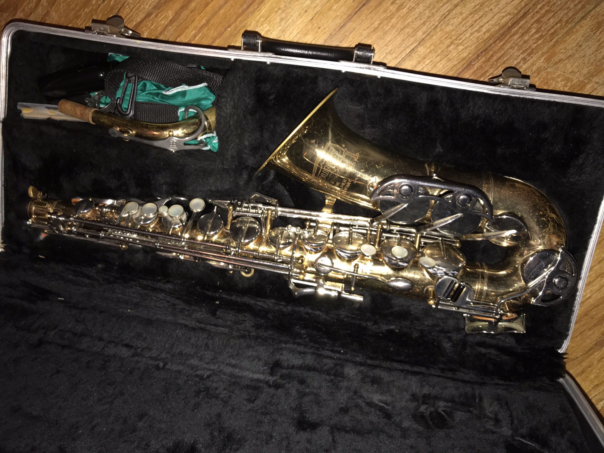 Selmer Bundy II alto saxophone