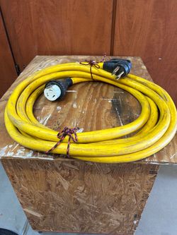 RV 30 AMP AND 50 2AMP CORDS