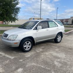 $3,000 Lexus RX 300