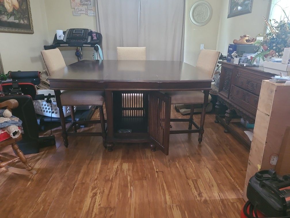 Dining room Table W/3 Chairs