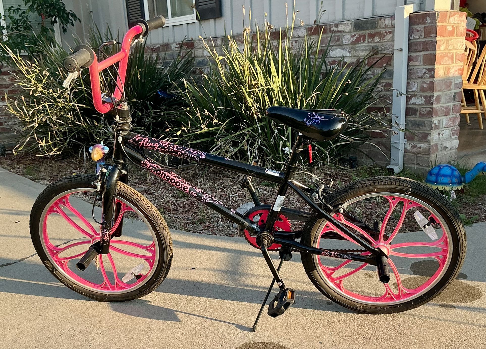 Mongoose Craze Girls 20” inch Bike $120 OBO