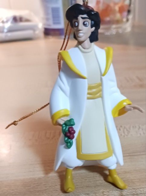 VINTAGE 1997 DISNEY/GROLIER ALADIN CHRISTMAS ORNAMENT RETAILS FOR $70, SEE THE ATTACHED PHOTO