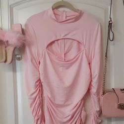 PRETTY IN PINK CLASSY DRESS RUCHING ON BOTH SIDES SIZE L,  W/PINK PURSE & FEATHER HEELS SIZE 7-71/2 SOLD SEPARATELY FOR $10.00 EACH OR $25.00