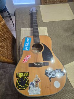 GUITAR FENDER