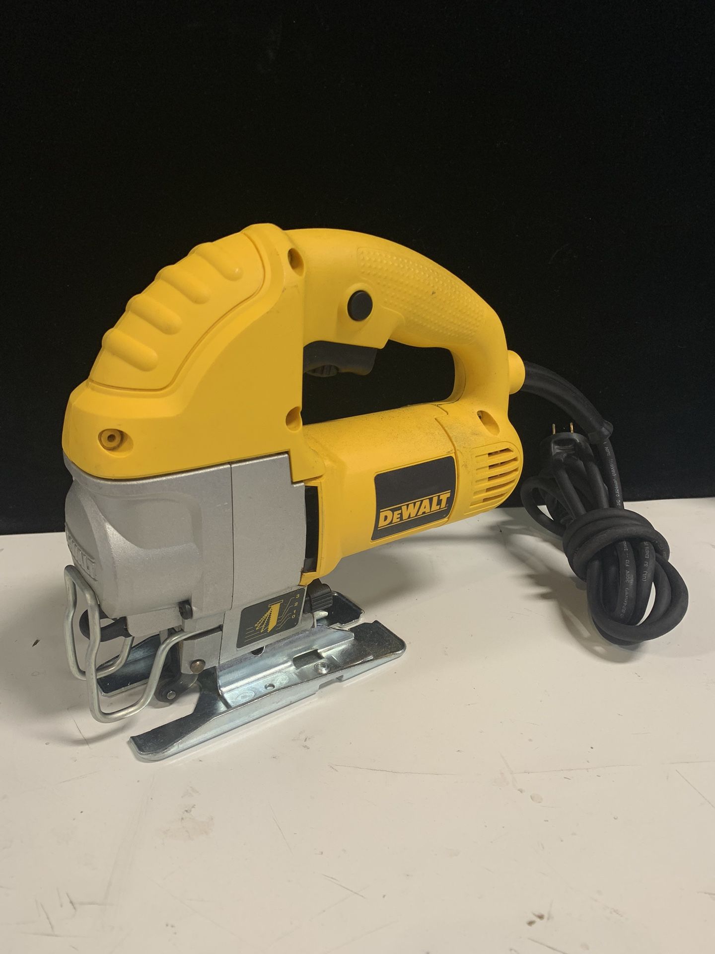 Dewalt DW317 5.5A Corded Jig Saw for Sale in Phillips Ranch, CA OfferUp