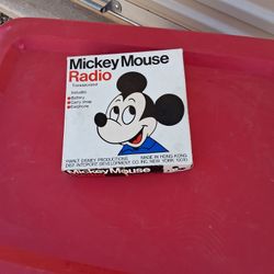 VINTAGE MICKEY MOUSE RADIO